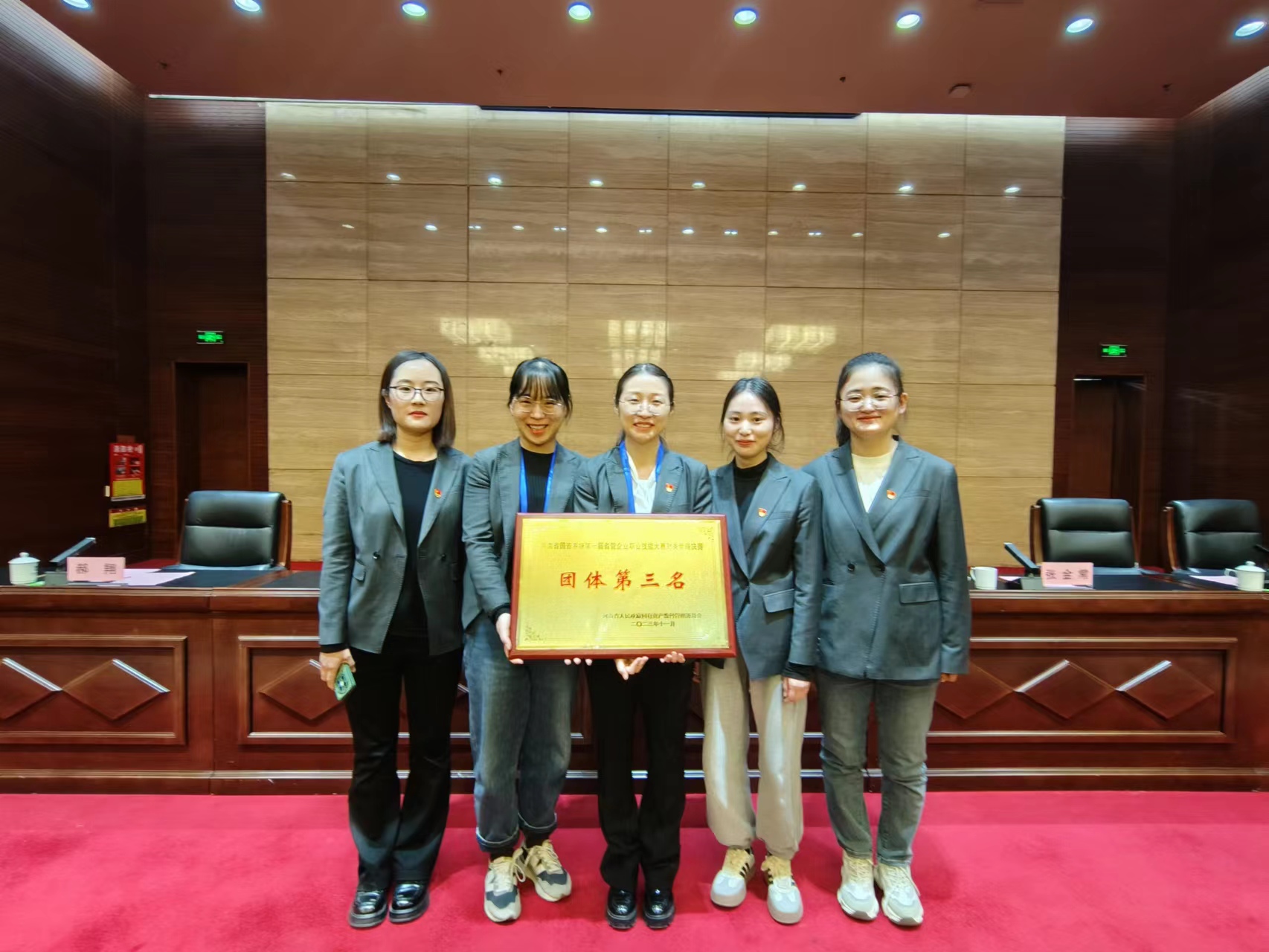 Nhóm nhóm Yuzi Holdingjpg